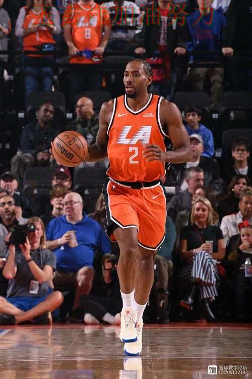 伦纳德高效输出展现核心价值 战术调整效果逐渐显现 伦纳德高效输出展现核心价值 战术调整效果逐渐显现